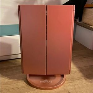 Impression vanity mirror